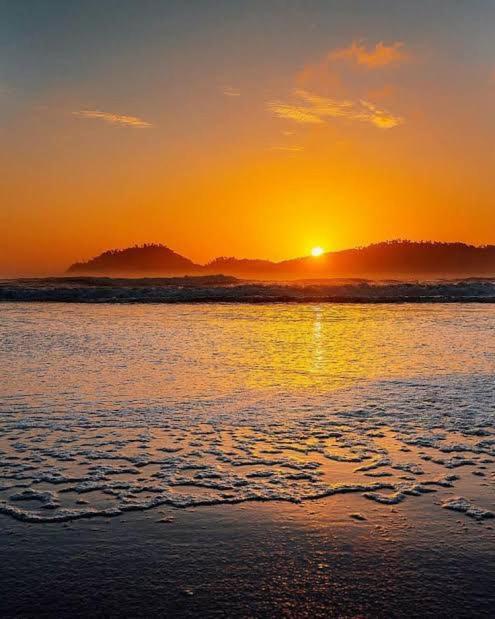 Kitnet Simples Na Ponta Da Praia ,Santos, Uma Quadra Da Praia, Proximo Ao Aquario * Santos (Sao Paulo)